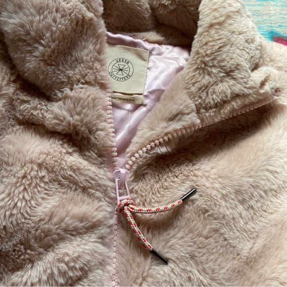 NWT Urban Outfitters Creme Faux Fur Full-Zip Jacket Size L - Picture 10 of 12